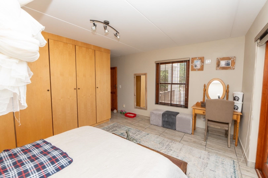 5 Bedroom Property for Sale in Long Acres Country Estate Western Cape